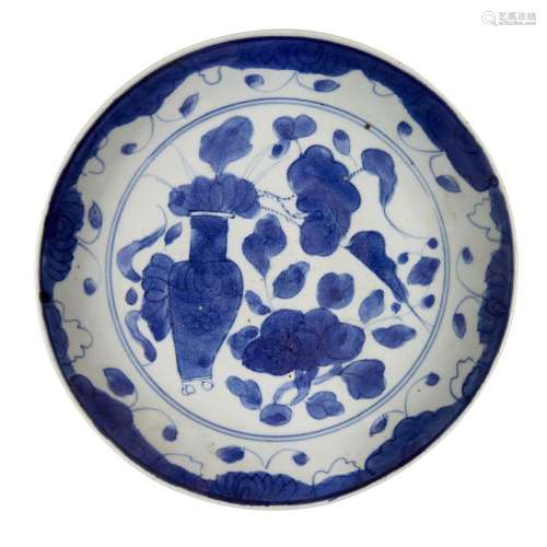 A Chinese porcelain dish, Ming dynasty, 17th century, painte...