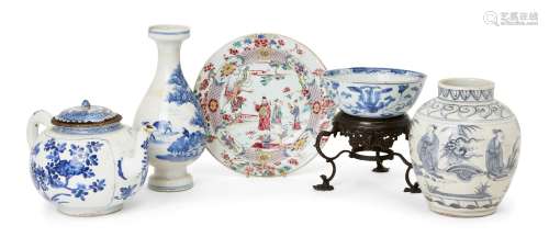 Five pieces of Chinese porcelain, late 17th century-19th cen...