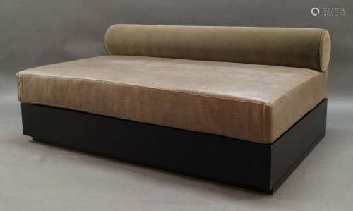 A pair of contemporary sofa/daybeds, of recent manufacture, ...