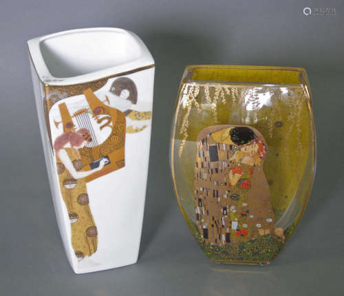 Zwei Goebel Artis Orbis Gustav Klimt Vasen. Porzellan und Gl...