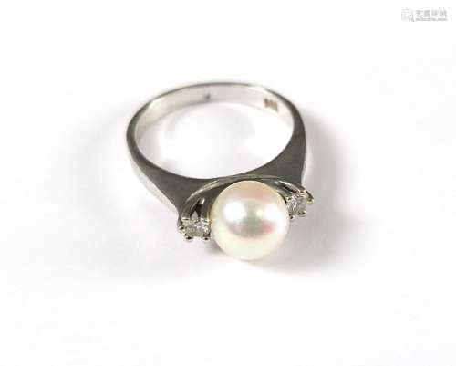 Ring mit Perle und Diamanten, 14 Karat Weißgold