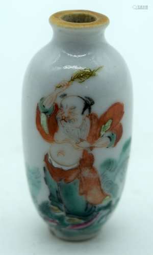 A FINE 19TH CENTURY CHINESE PORCELAIN SNUFF BOTTLE Jiaqing/D...