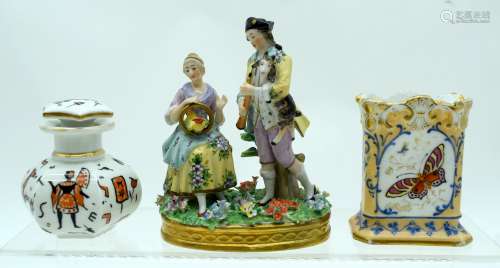 A 19TH CENTURY FRENCH PARIS PORCELAIN SCENT BOTTLE AND STOPP...