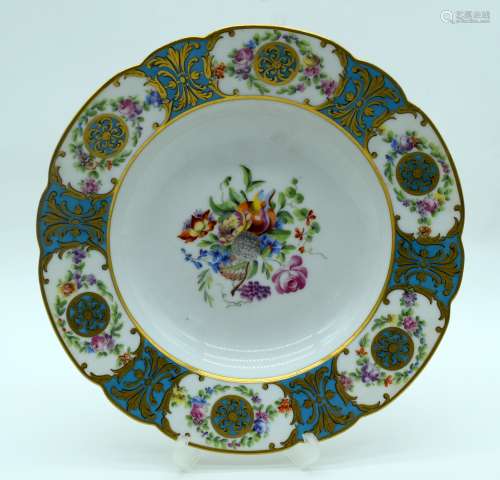 A 19TH CENTURY FRENCH SEVRES STYLE PARIS PORCELAIN SCALLOPED...