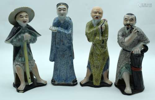 A SET OF FOUR EARLY 20TH CENTURY CHINESE CANTON FAMILLE ROSE...