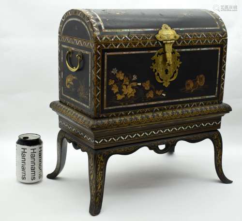 A VERY RARE LATE 16TH/17TH CENTURY JAPANESE NANBAN LACQUER C...