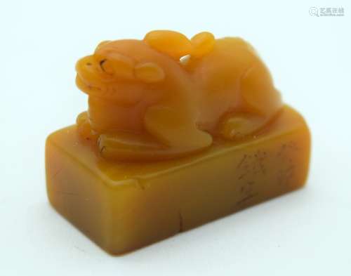 AN EARLY 20TH CENTURY CHINESE CARVED ORANGE SOAPSTONE SEAL L...
