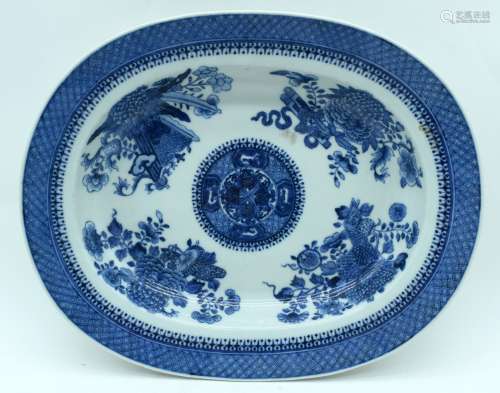 AN 18TH CENTURY CHINESE EXPORT BLUE AND WHITE DISH Qianlong,...