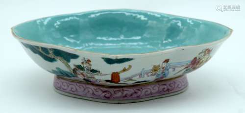 A 19TH CENTURY CHINESE FAMILLE ROSE PORCELAIN LOBED DISH Gua...
