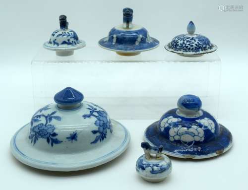 SIX 19TH CENTURY CHINESE BLUE AND WHITE PORCELAIN COVERS Qin...