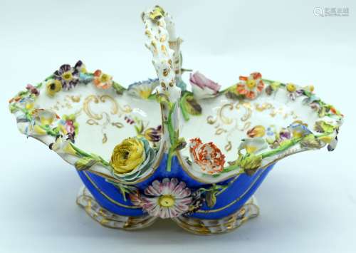 AN EARLY 19TH CENTURY ENGLISH PORCELAIN BASKET Attributed to...
