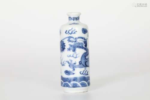 KANGXI Blue and white dragon snuff bottle