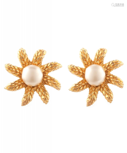Chanel Clip-On Earrings Ear of Wheat in Gilt Metal and