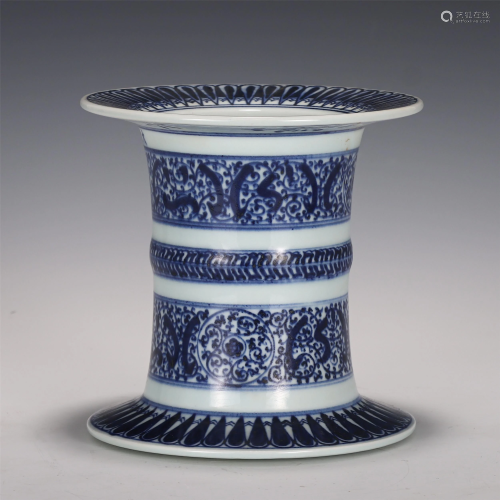 A CHINESE BLUE AND WHITE TUBE-SHAPE PORCELAIN ZUN