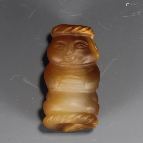 A CHINESE AGATE CARVING PENDANT