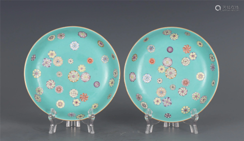 A PAIR OF CHINESE LONGQUAN TYPE GLAZED PORCELA…