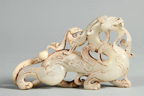 A CHINESE JADE CARVING DECORATION OF BEAST