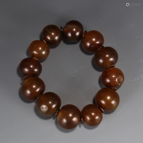 A CHINESE CARVED AGATE BRACELET