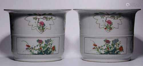 PAIR OF FAMILLE ROSE GLAZE FLOWER POT