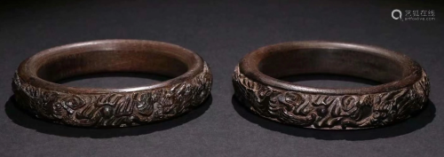 PAIR OF CHENXIANG WOOD CARVED BANGLE