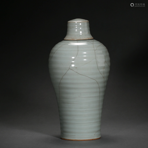 CELADON VASE FROM LONGQUAN WARE, SOUTHERN SO…