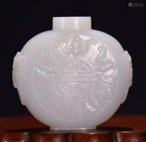 HETIAN JADE CARVED SNUFF BOTTLE