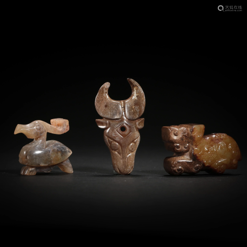 A SET OF JADE CARVED BEASTS STATUES, THE WESTERN ZHOU
