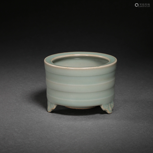 SOUTHERN SONG DYNASTY, LONGQUAN WARE CELADON FURN…