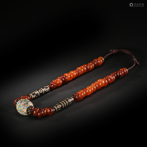 CHINESE TANG DYNASTY AGATE NECKLACE