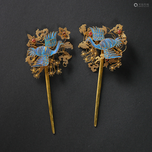 A PAIR OF PURE GOLD HAIRPINS, QING DYNASTY IN CHINA