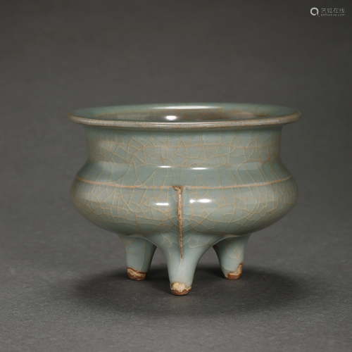 SOUTHERN SONG DYNASTY, LONGQUAN WARE CELADON FURN…