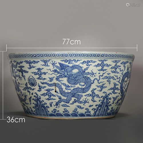 MING DYNASTY, CHINESE BLUE AND WHITE PORCELAIN BIG