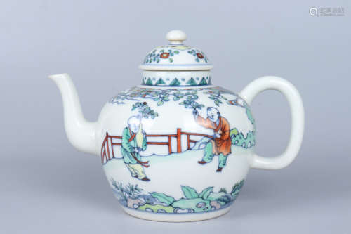 Chinese Qing Dynasty Yongzheng Doucai Porcelain Pot