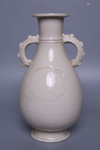 Chinese Ding Wave Porcelain Bottle In Northern Song Dynasty