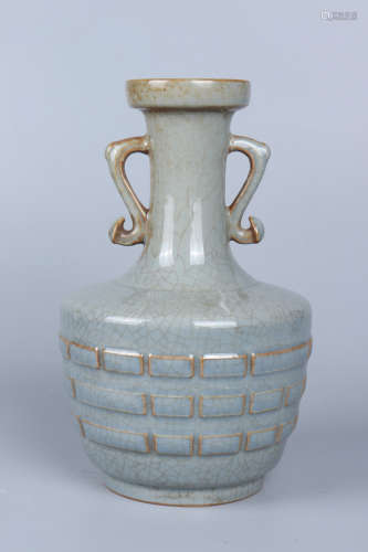 Chinese Qing Dynasty Qianlong Guan Wave Porcelain Ruyi Bottl...