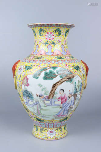 Chinese Qing Dynasty Qianlong Yellow Ground Famille Rose 