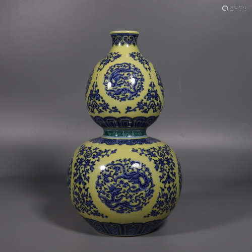 Chinese Qing Dynasty Qianlong Yellow Ground Blue And White 