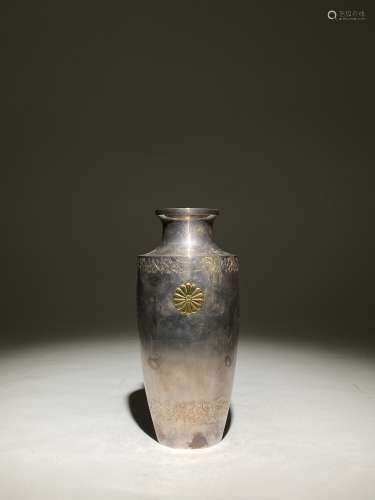 純銀菊紋花瓶