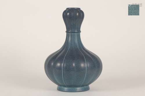 Peacock Green Glazed Garlic-head-shaped Vase