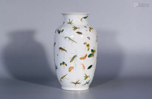 Qing dynasty, JIA QING, famille rose porcelain vase with but...
