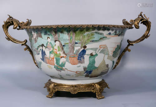 Qing dynasty, a large wu cai porcelain bowl