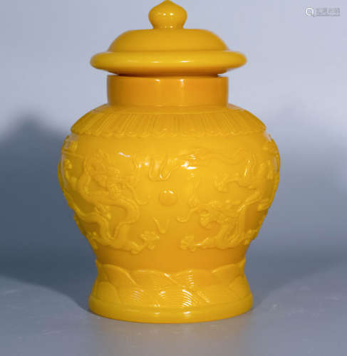 Qing dynasty, QIAN LONG, yellow glass jar with cover