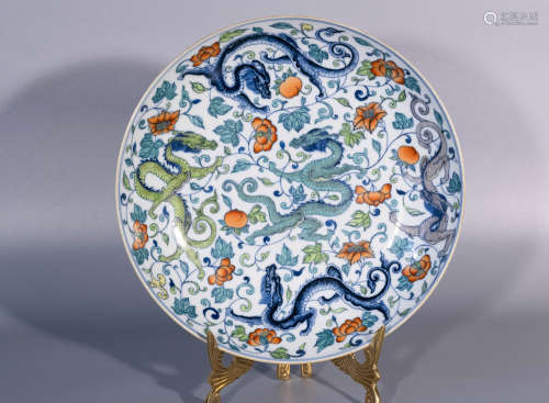 Qing dynasty, QIAN LONG, Doucai nine-dragon pattern porcelai...