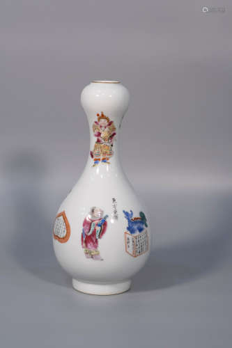 Qing dynasty, DAO GUANG, famille rose porcelain vase