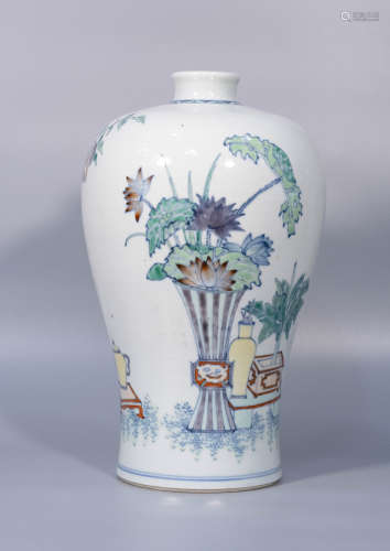 Qing dynasty, dou cai flower drawing porcelain vase meiping