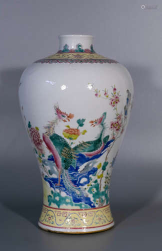 Qing dynasty, JIA QING, famille rose porcelain vase with flo...