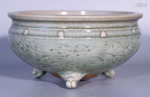 Ming dynasty, LONG QUAN klin porcelain animal feet censer