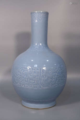 Qing dynasty, blue glaze dragon pattern porcelain vase tianq...