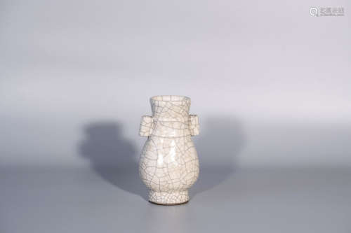 Ming or Qing dynasty, Ge glaze two-ears porcelain vase