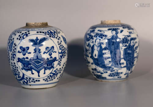 Qing dynasty, two blue and white porcelain jars